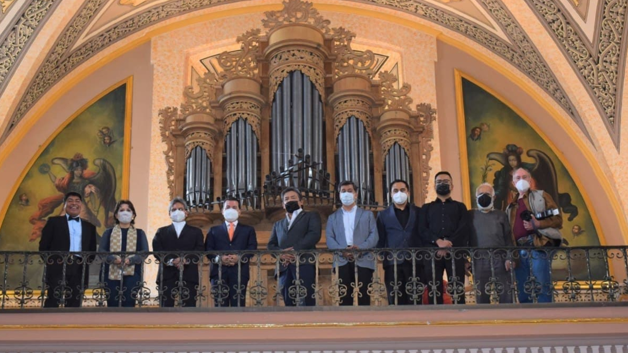 Por: Cortesía Tras casi un siglo en el olvido el Órgano de la Parroquia de San Pedro Cholula vuelve a musicalizar al municipio