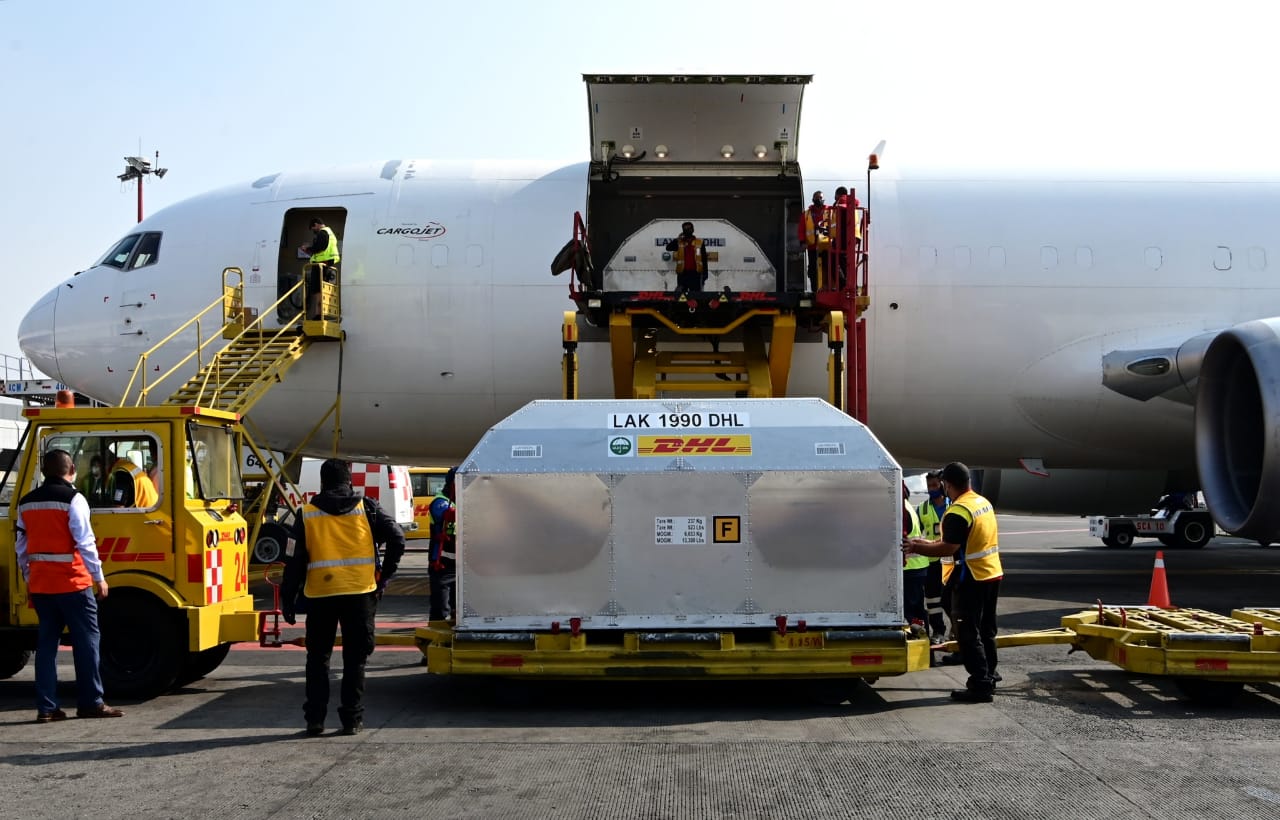 Llega a México nuevo lote de vacuna anticovid de Pfizer