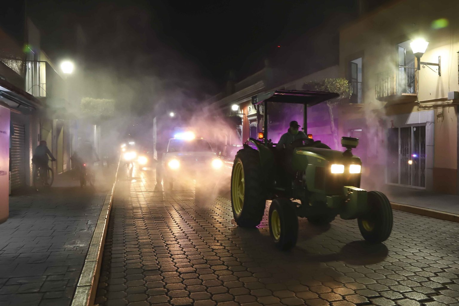 Foto: Cortesía CEPC desinfecta y limpia espacios públicos en los 60 municipios del estado de Tlaxcala