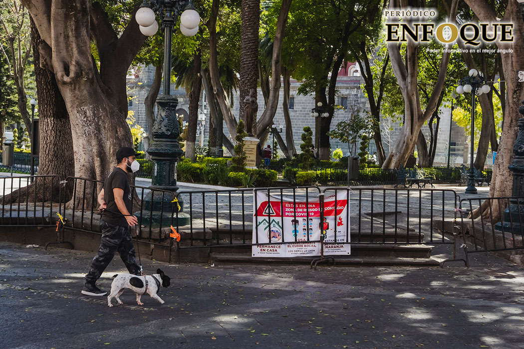 Foto: Alex Muñoz Vuelven a colocar vallas en el zócalo para evitar aglomeraciones