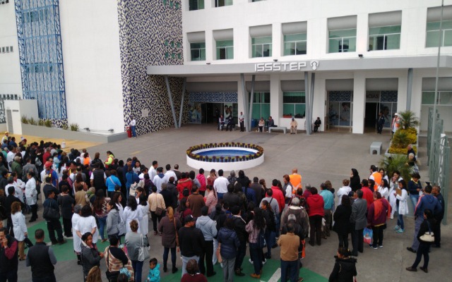 Foto: Cortesía Denuncian que directivos del ISSSTEP se han negado a incluir a médicos residentes en vacunación contra el Covid