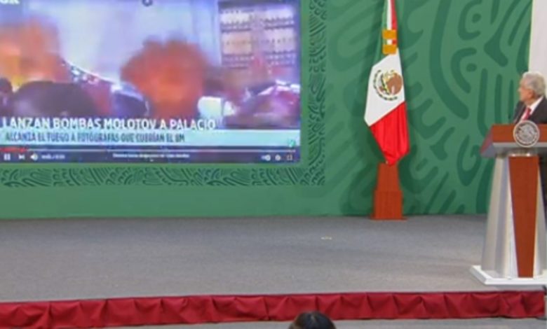 Foto: Cortesía AMLO revive hechos violentos en protesta del año pasado para justificar vallas en Palacio Nacional