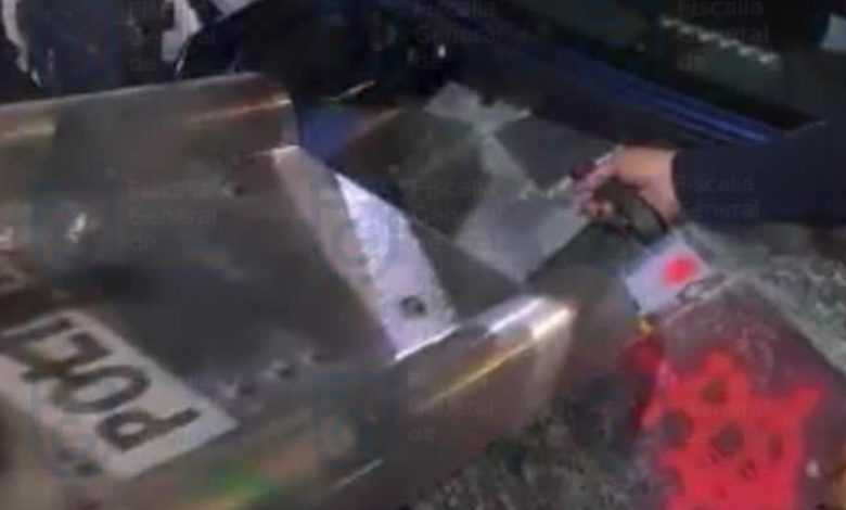 Foto: Cortesía Dos hombres “infiltrados” en marchas del 8M son detenidos con armas y escudos robados a policías