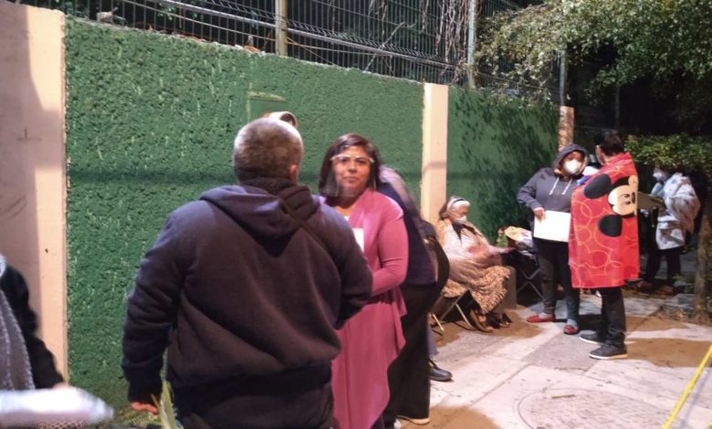 Foto: Cortesía Cientos hacen fila toda la noche en Jalisco para recibir primeras vacunas COVID