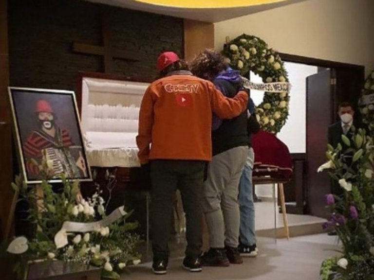 Foto: Cortesía Sin maquillaje, rodeado de su familia: así fue la despedida de Cepillín