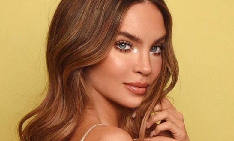 Foto: Cortesía "Como diosa griega" Belinda se cubre con una tela azul y enamora a sus fans