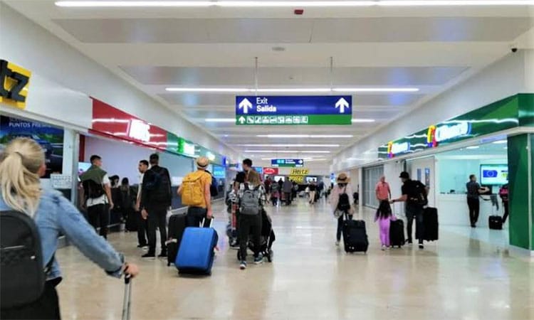 Foto: Cortesía Alerta por avión que aterrizo proveniente de Cancún con 44 jóvenes contagiados de Covid19