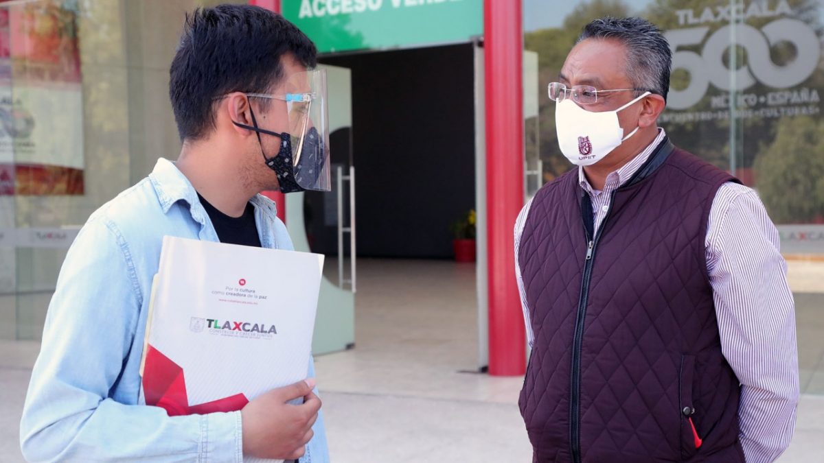 Foto: Cortesía UPIIT revisa y digitaliza documentos de jóvenes aceptados por el IPN