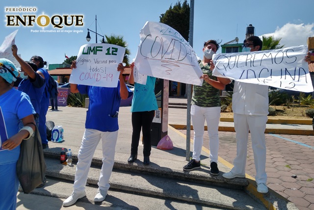 Foto: Omar Sánchez Protestan médicos del IMSS de Cholula, piden ser vacunados con dosis antiCovid-19