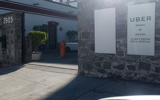 Foto: Cortesía Gobierno propone la creación de un área para regular transporte ejecutivo en Puebla