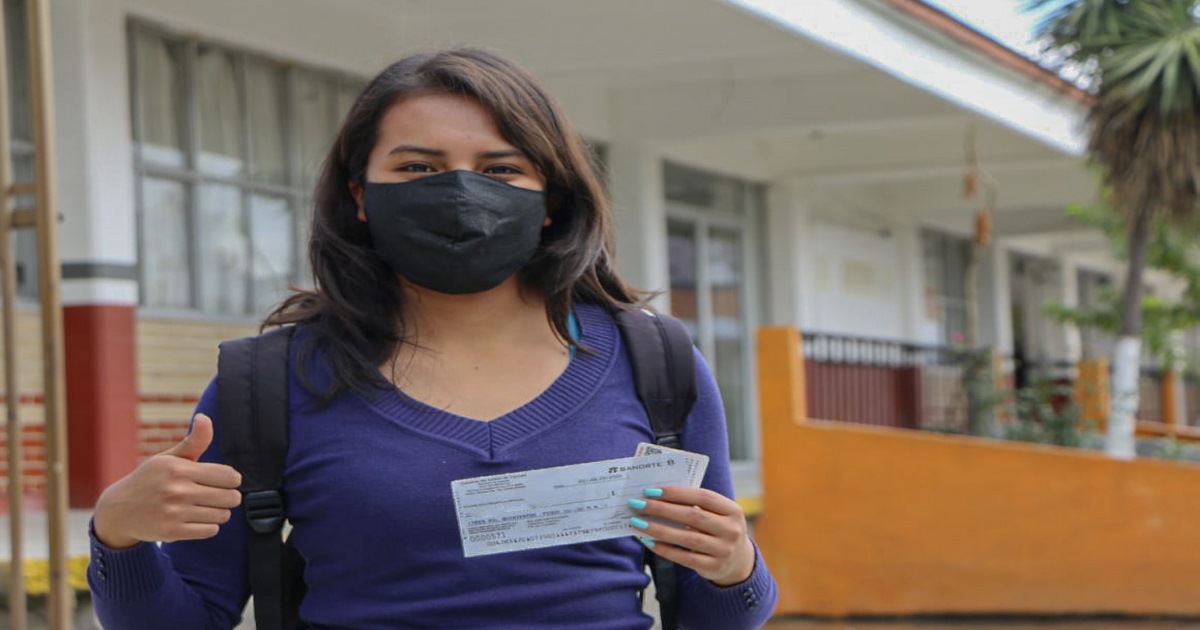 Foto: Cortesía Gobierno del Estado beneficia a más de 19 mil estudiantes con el sistema estatal de becas
