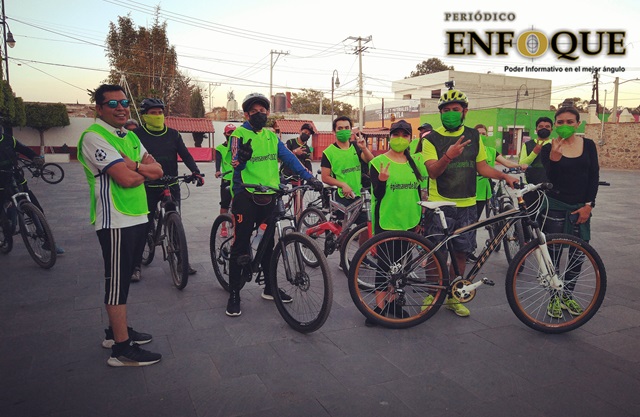 Foto: Omar Sánchez Encabezan Jaime Sánchez y Angélica Cuaya "Rodada Verde" en calles de Cholula