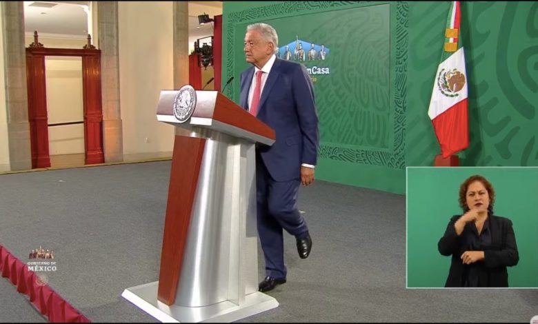 Foto: Cortesía “Nuestro plan es acabar con la corrupción”, dice AMLO, parado en un pie