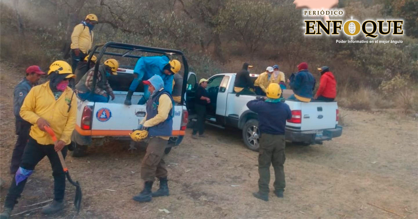 Foto: Cortesía Continúan trabajos para sofocar incendio en el cerro El Pinal en Acajete