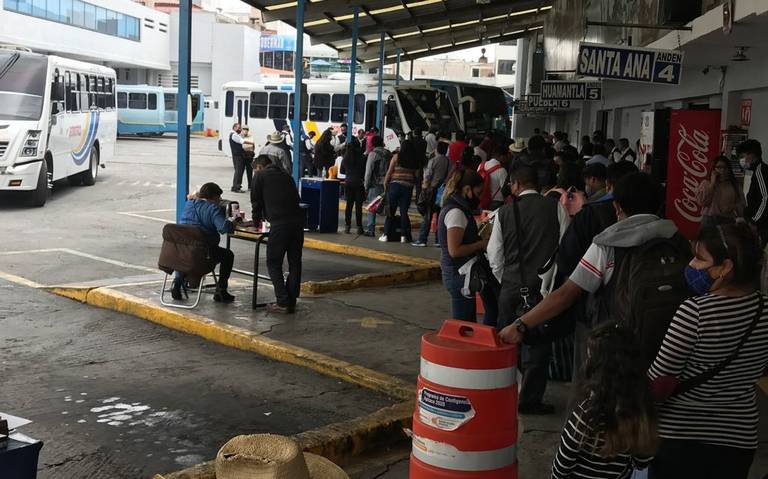 Por: Cortesía Embargan minibuses de ATAH en el estado de Tlaxcala
