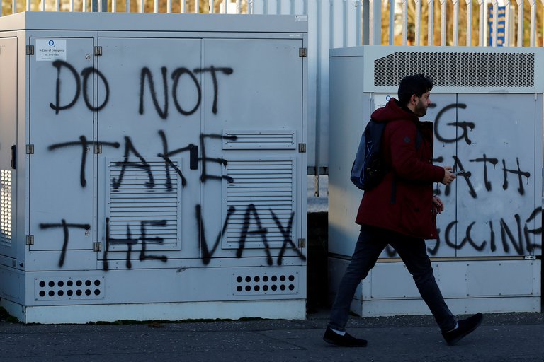 Por: Cortesía Personas fueron detenidas en Italia por incendiar un centro de vacunación contra el coronavirus