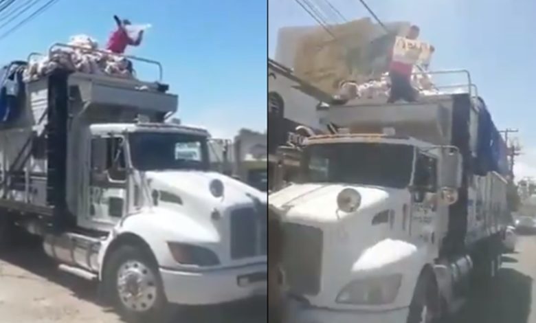 Por: Cortesía Camión lleno de despensas con el logo del PRI-PAN-PRD es hallado en Durango