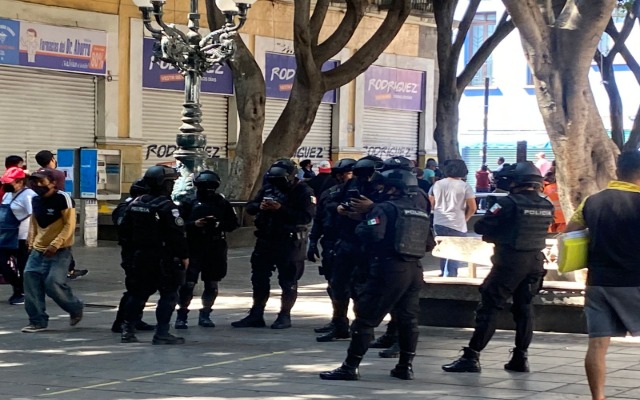 5 heridos y destrozo de mercancía deja enfrentamiento entre vendedores ambulantes