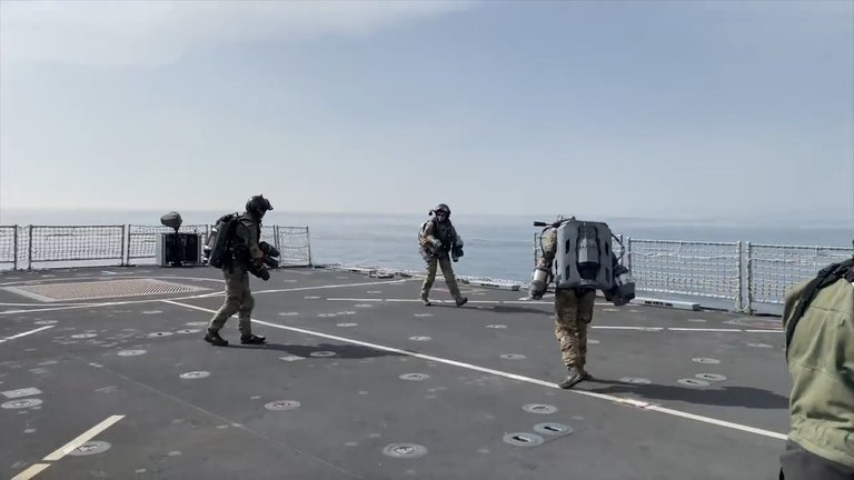 Por: Cortesía Video muestra a marines británicos probando “jetpacks” voladores en una operación militar