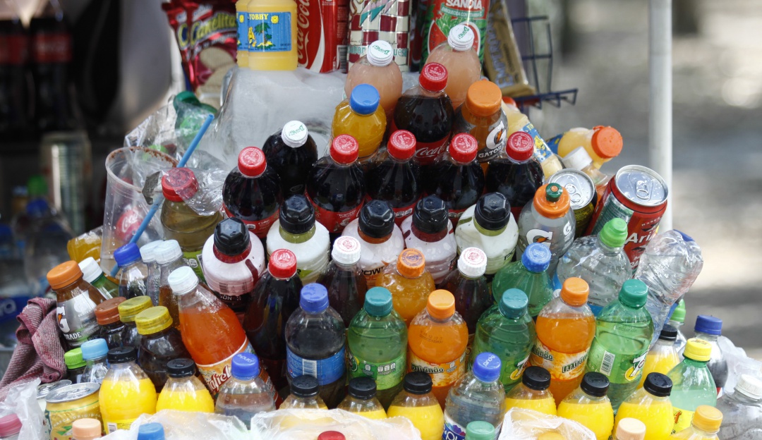 Por: Cortesía Profeco da nombres de aguas de sabor con más azúcar que un refresco