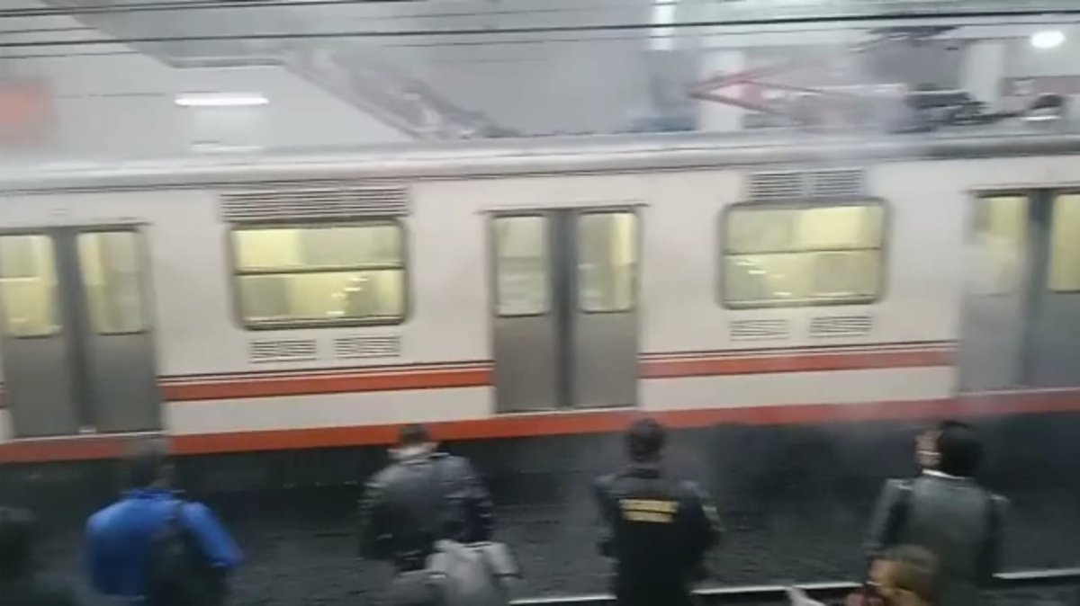 Por: Cortesía Metro de la CDMX: usuarios reportaron presencia de humo en los andenes de la estación Pantitlán