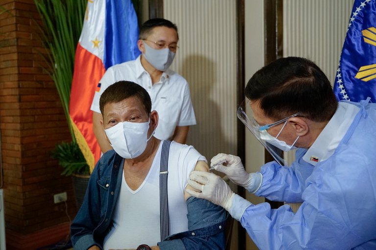 Por: Cortesía Mientras China aguarda que la OMS apruebe sus vacunas contra el coronavirus, un país se las devuelve