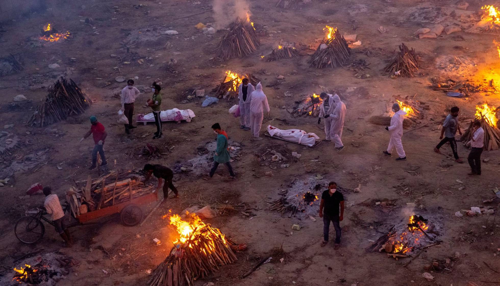 Por: Cortesía India supera por primera vez la barrera de las 4 mil muertes diarias por Covid