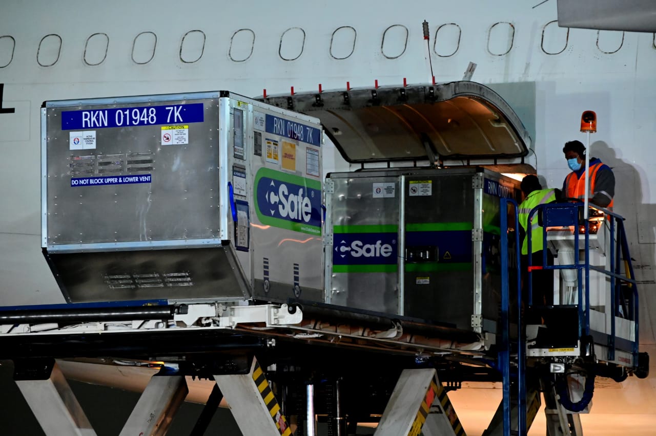 Por: Cortesía Llega a México sustancia para envasar 5.7 millones de vacunas COVID de AstraZeneca