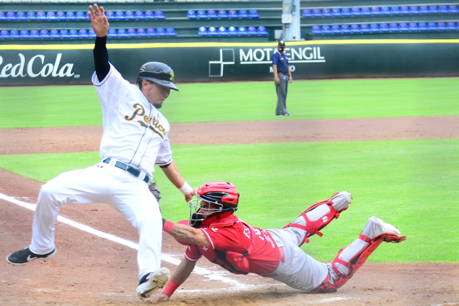 Por: Cortesía Explotó la ofensiva de Pericos en doble cartelera ante Veracruz