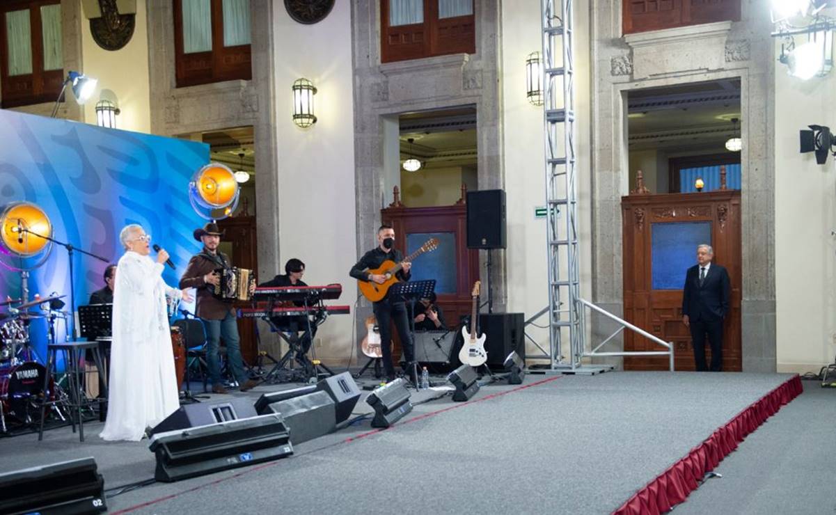Por: Cortesía AMLO dedica en la mañanera festival musical con Eugenia León por el Día de las Madres