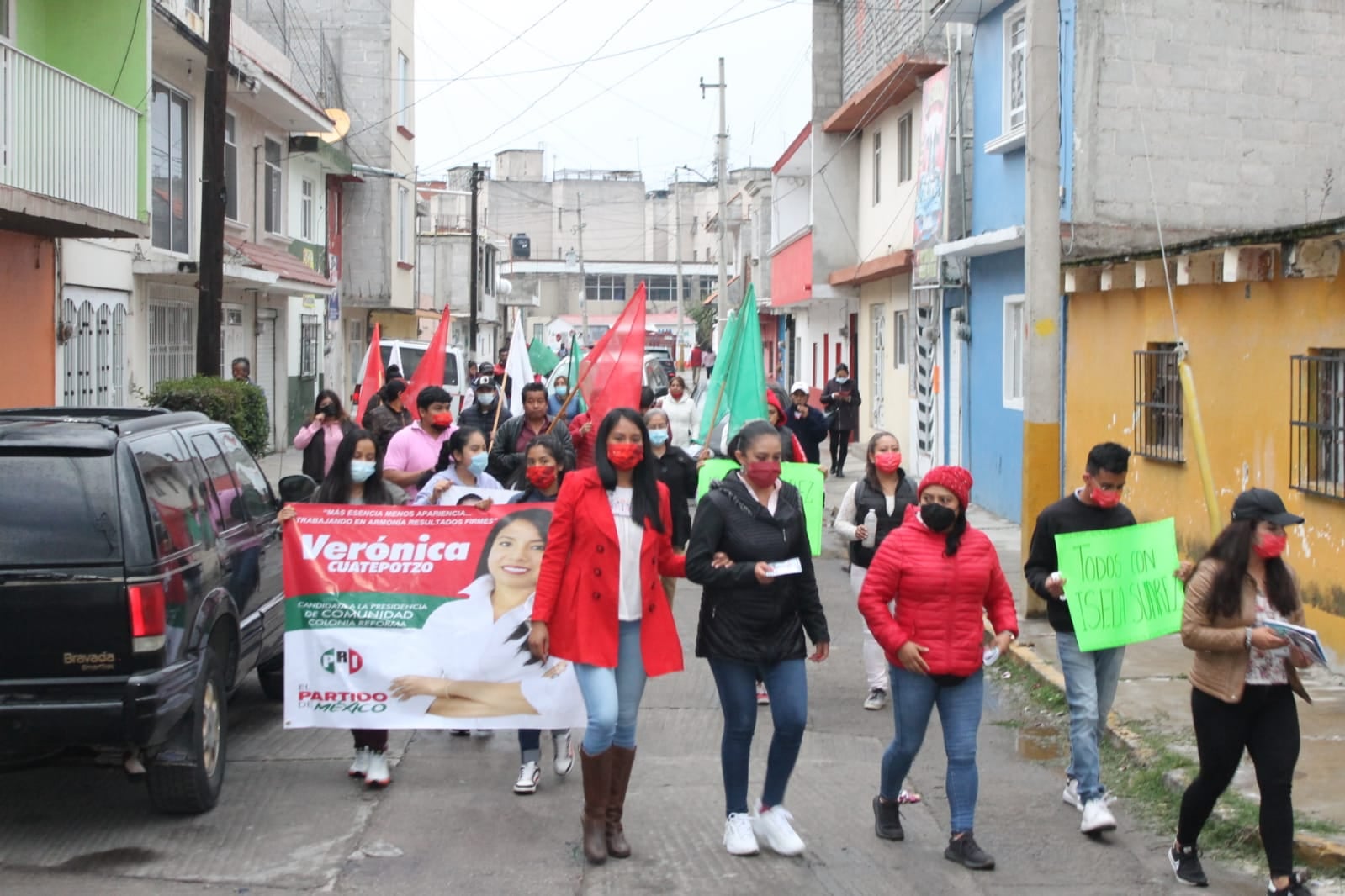 Isela Suárez recorre las calles de Chiautempan para brindar apoyo a ciudadanos