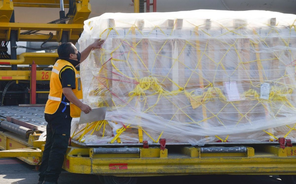 Por: Cortesía Arriba a México cargamento de 585 mil dosis de vacunas contra Covid-19 de Pfizer