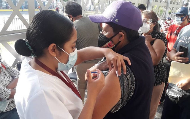 Por: Cortesía Iniciará el 18 de mayo la vacunación para 160 mil docentes y trabajadores del sector educativo de Puebla