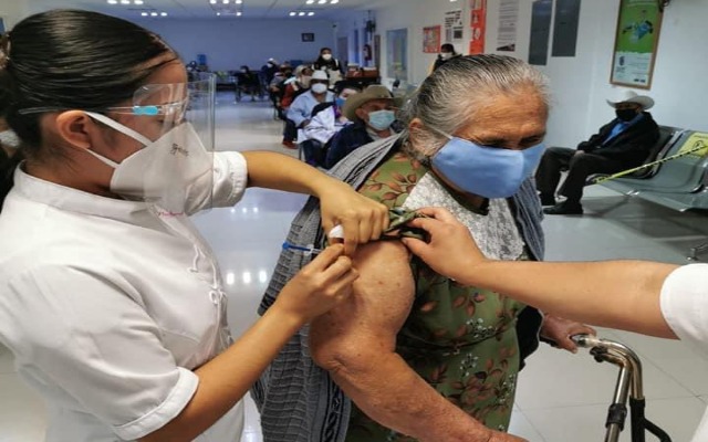 Puebla rompe récord al aplicar cerca de 45 mil vacunas contra el Covid-19 en un solo día