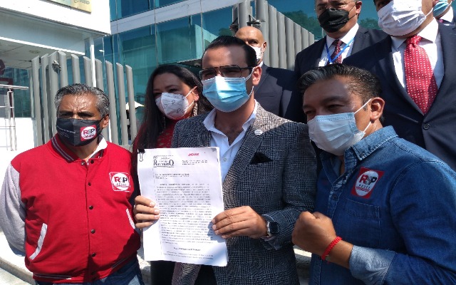 Por: Daniel Jiménez Presentan denuncia contra Claudia Rivera por abuso de autoridad y desvío de recursos públicos