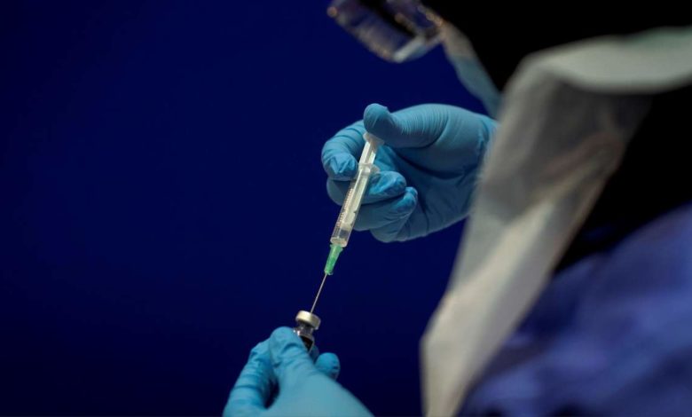 Por: Cortesía ¿Cuáles son los pros y contras de la combinación de vacunas COVID Pfizer y AstraZeneca?