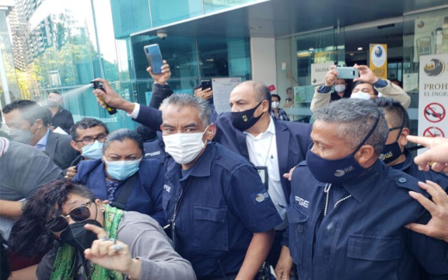 Por: EsImagen Personal de la Fiscalía de Puebla agrede con gas pimienta a familiares de víctima de feminicidio