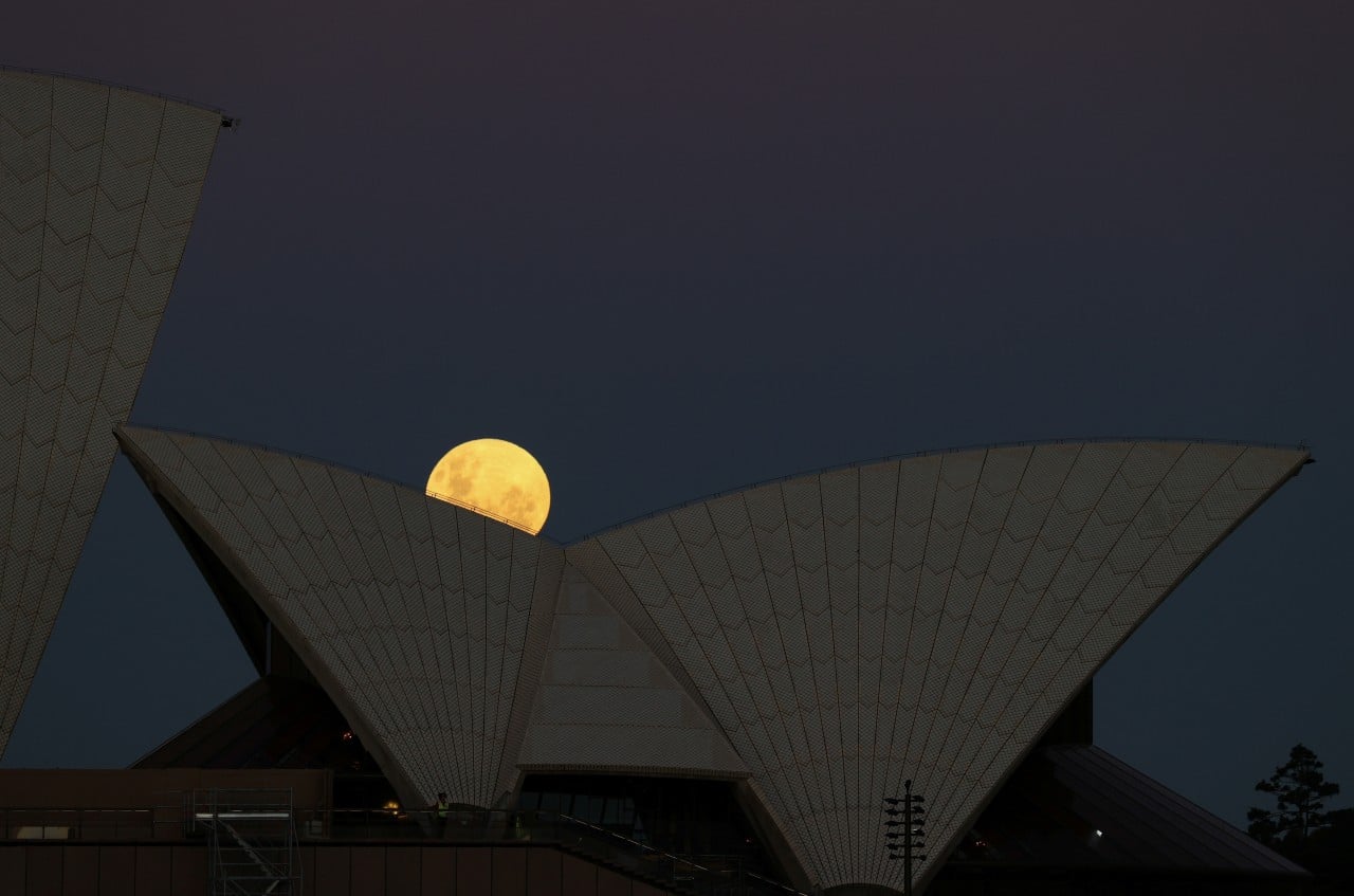 2021 05 26t075625z 1013305318 rc2inn9bcg4d rtrmadp 3 supermoon eclipse australia