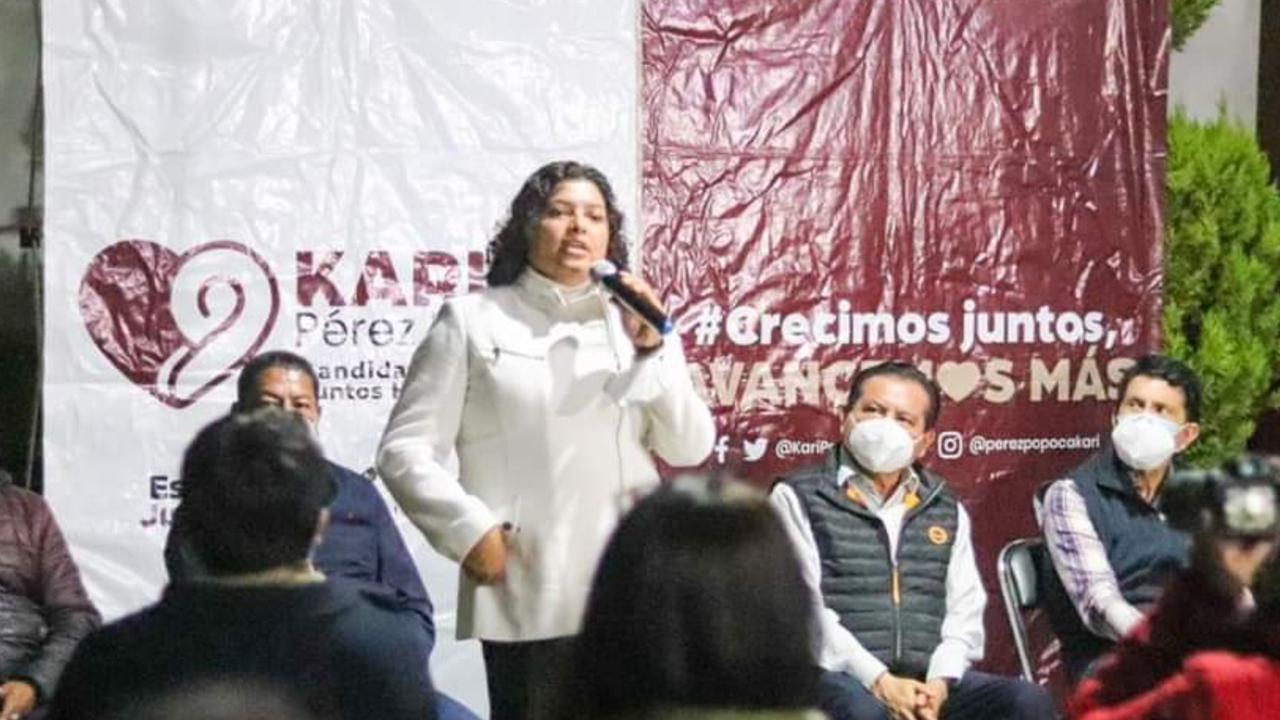 Por: Cortesía Karina Pérez Popoca, mantuvo diálogos con maestros y miembros de los comités de padres de familia