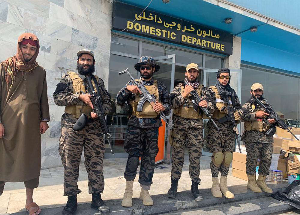 Por: Cortesía Talibanes celebran el retiro de EU y supervisan aeropuerto de Kabul; prometen seguridad