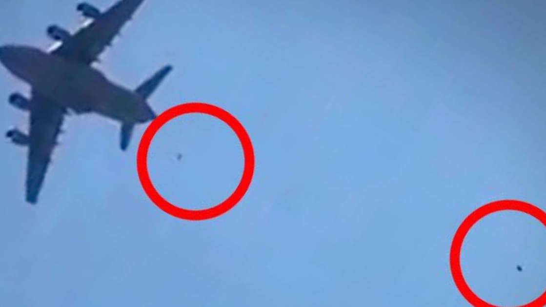 Por: Cortesía La Fuerza Aérea de EU encontró restos humanos de personas aferradas al avión en Afganistán