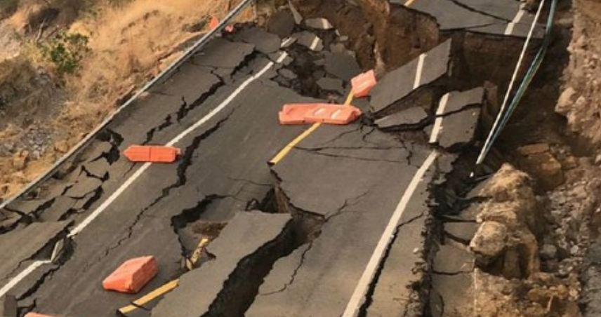 Por: Cortesía Colapsa tramo carretero en Michoacán que había sido cerrado para reparar grieta