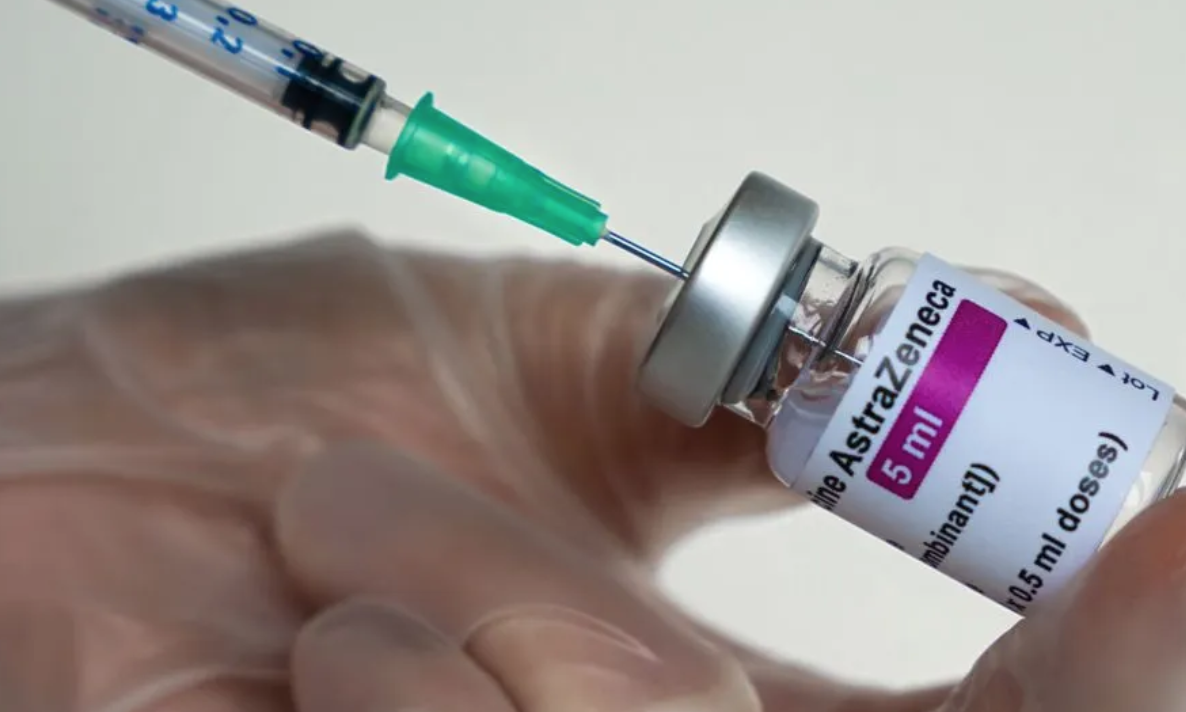 Por: Cortesía Anuncia AstraZeneca que han obtenido grandes avances a su tratamiento contra covid-19