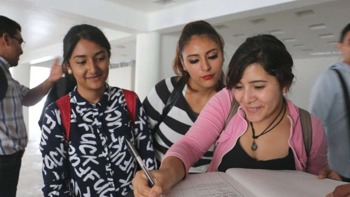Gobierno de México lanza convocatoria de becas para estudiantes