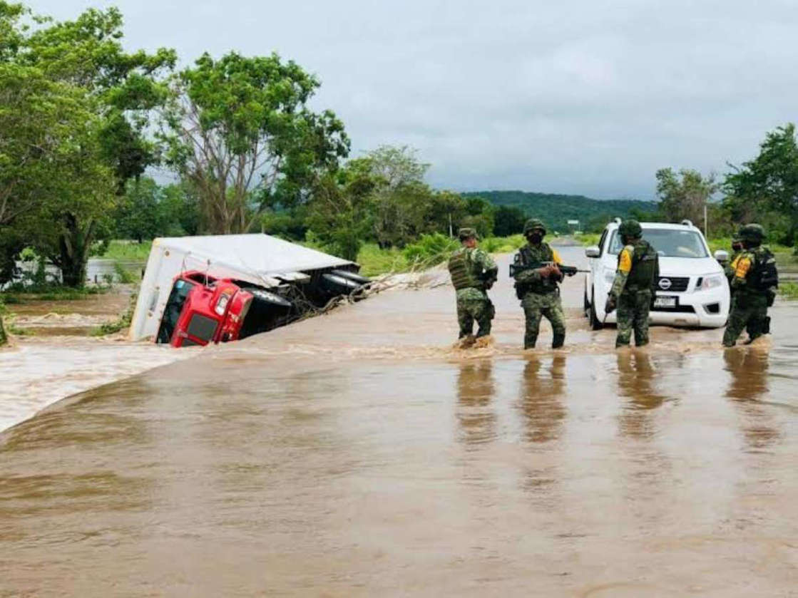 Por: Cortesía Aplica el Ejército Mexicano Plan DN-III-E en Sinaloa por ‘Nora’