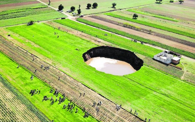 Por: Cortesía Socavón en Zacatepec podría ser resultado de extracción de mantos acuíferos, afirma Medio Ambiente