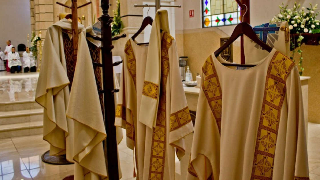 Por: Cortesía Aseguran que sacerdotes del Vaticano han usado la app de citas gay Grindr