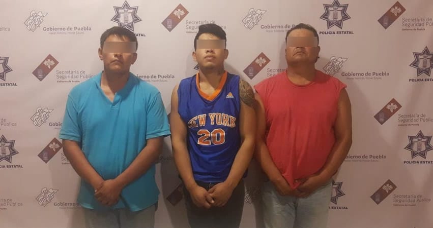 Por: Cortesía Detienen a narcomenudistas en municipio de Puebla; un grupo de personas trato de evitar la captura