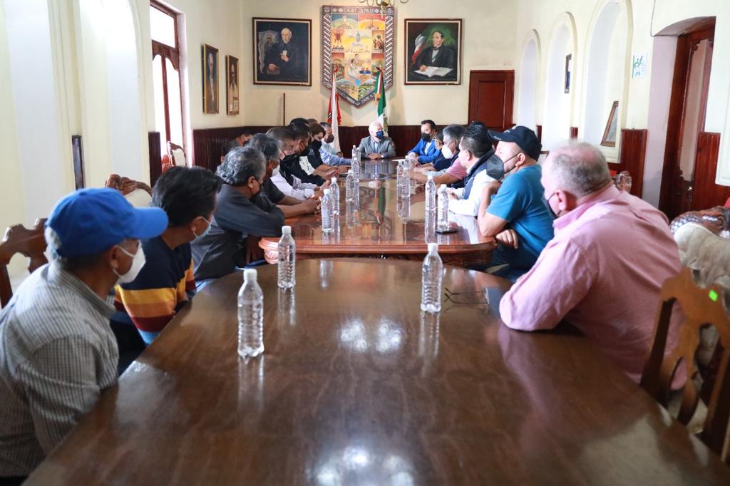 Firman convenio para regularizar el transporte público en Chiautempan