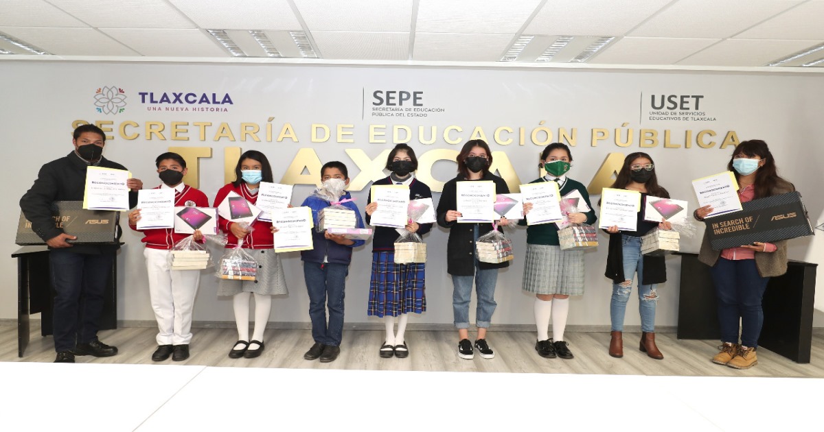 Por: Cortesía Autoridades premian a ganadores del “concurso de expresión literaria sobre los símbolos patrios 2021”